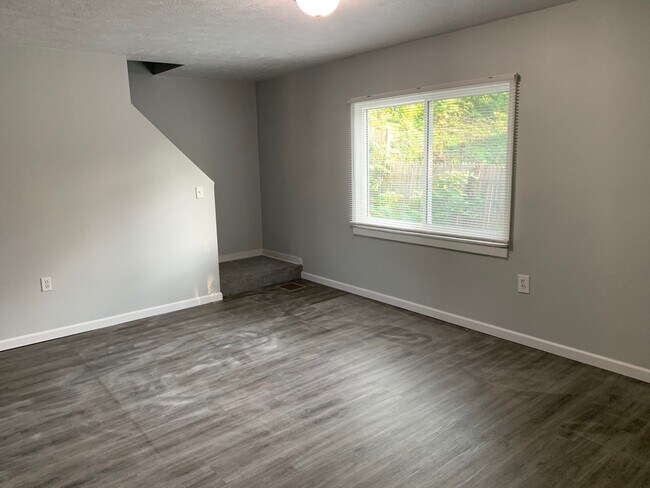 Building Photo - 800 Mill St