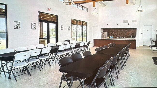 Building Photo - 21150 Boulder Flts