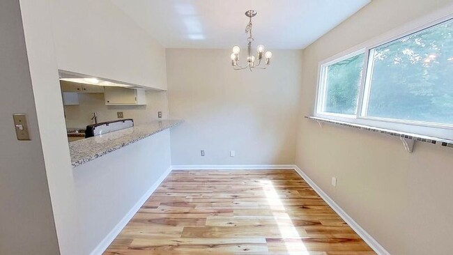 Building Photo - 1605 Merry Oaks Rd