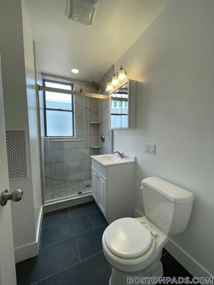 Building Photo - 11 Queensberry St