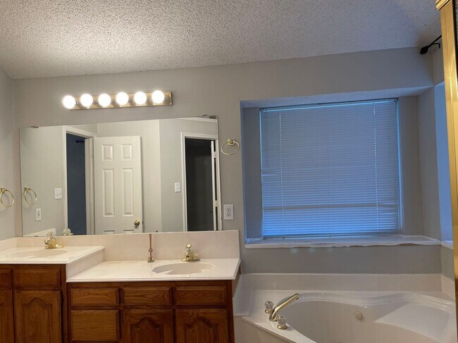 Building Photo - 3 Bedroom 2 bath home in Allen, TX!