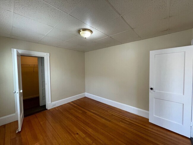 Building Photo - 68 Laval St