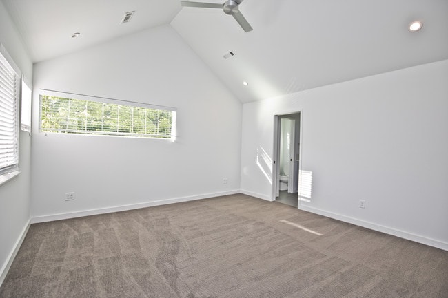 Building Photo - 730 W Stone St