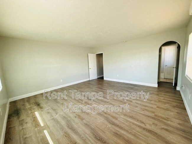 Building Photo - 637-637 17th Ave S