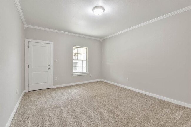 Building Photo - 329 E Washington Ave