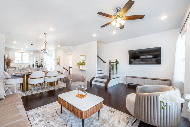 Building Photo - 33 Landmark Ln