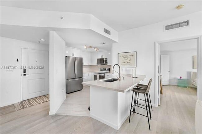 Building Photo - 7910 Harbor Island Dr