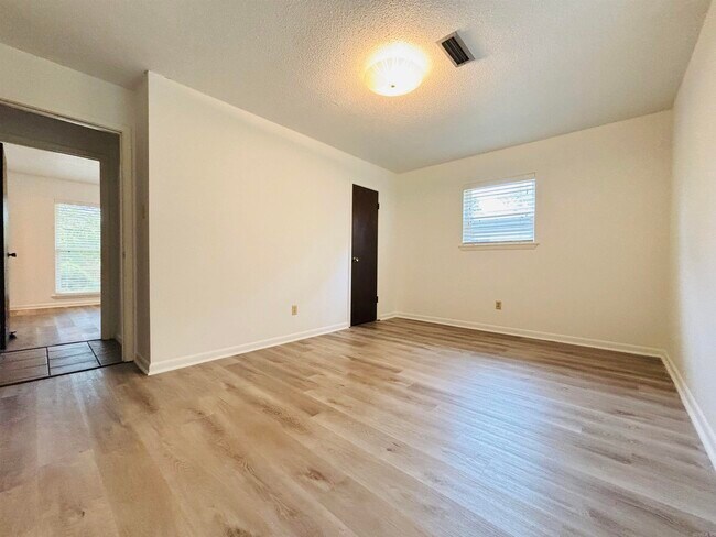 Building Photo - 816 Teresa Dr