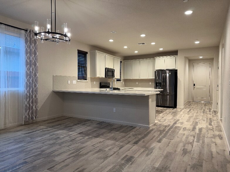 Building Photo - 2375 Creekview Dr