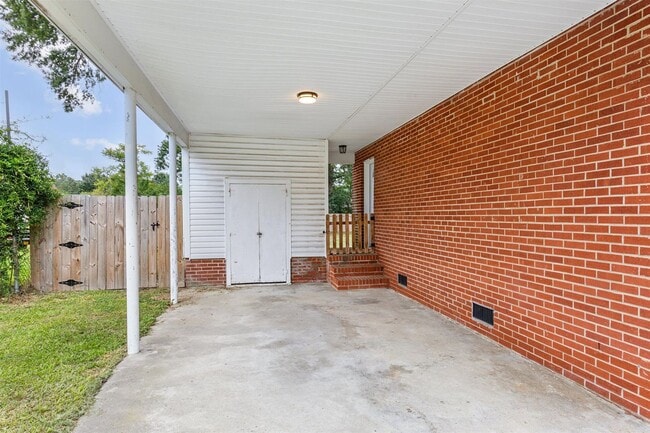 Building Photo - Charming brick rancher with modern kitchen...