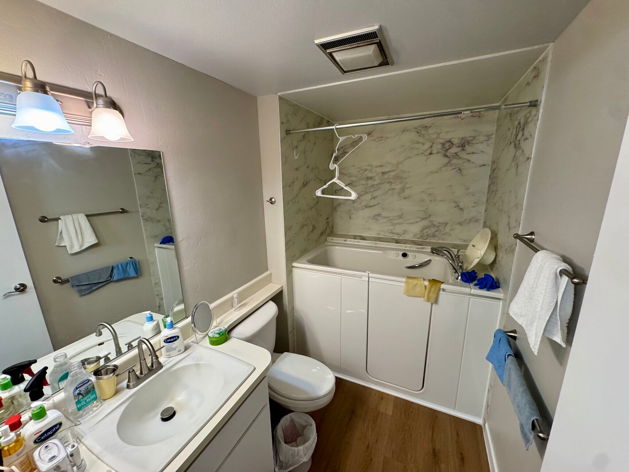 Building Photo - 20018 N Lakeforest Dr