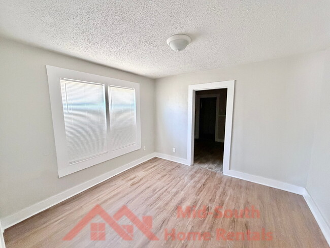 Building Photo - 2263 Hunter Ave