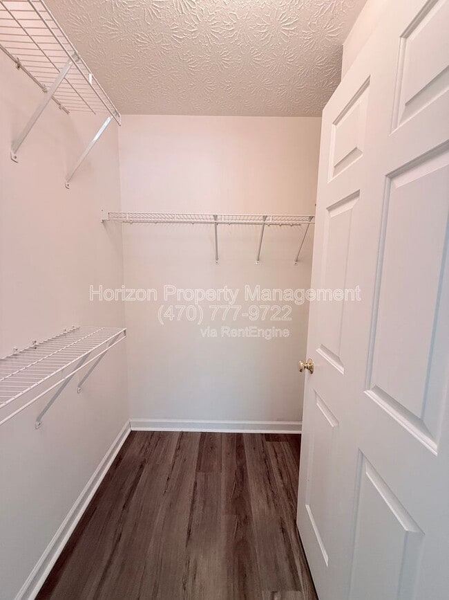 Building Photo - 3987 Hidden Hollow Dr