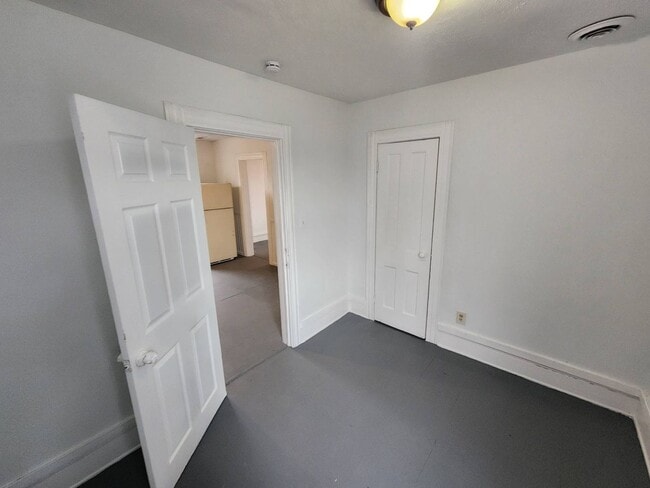 Building Photo - 521 W 14th St