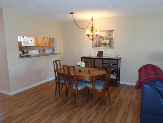 Building Photo - 412 Meadowlark Ln
