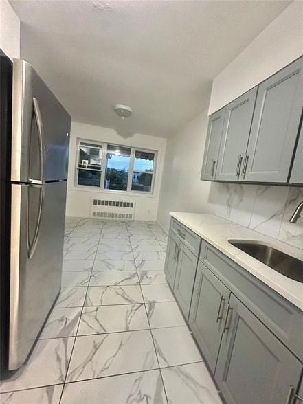 Building Photo - 1447 E 95th St