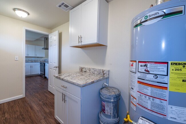 Building Photo - 3 Bed | 2 Bath in Coweta!