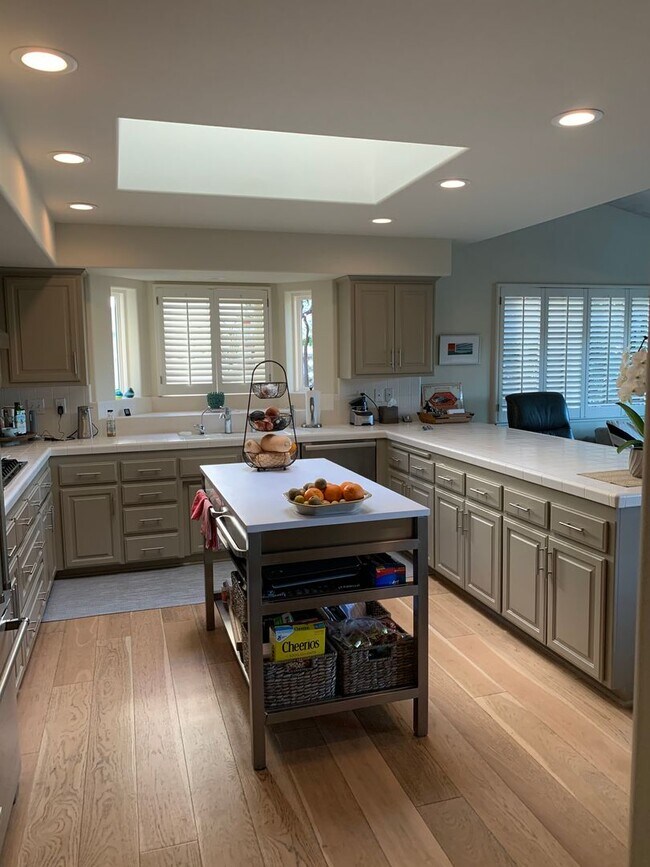 Building Photo - Beautiful Home in Gated Community