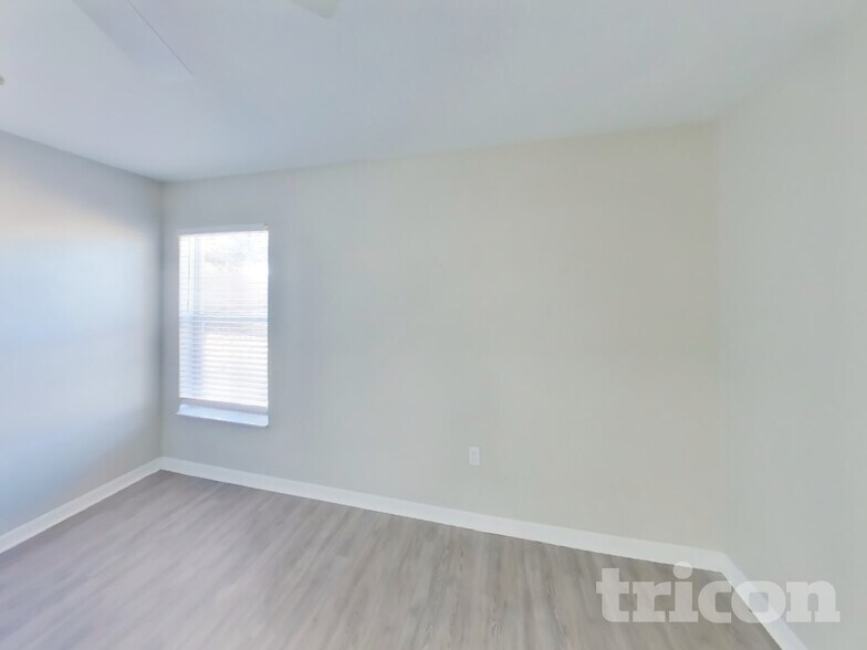 Building Photo - 2319 Estill Ave