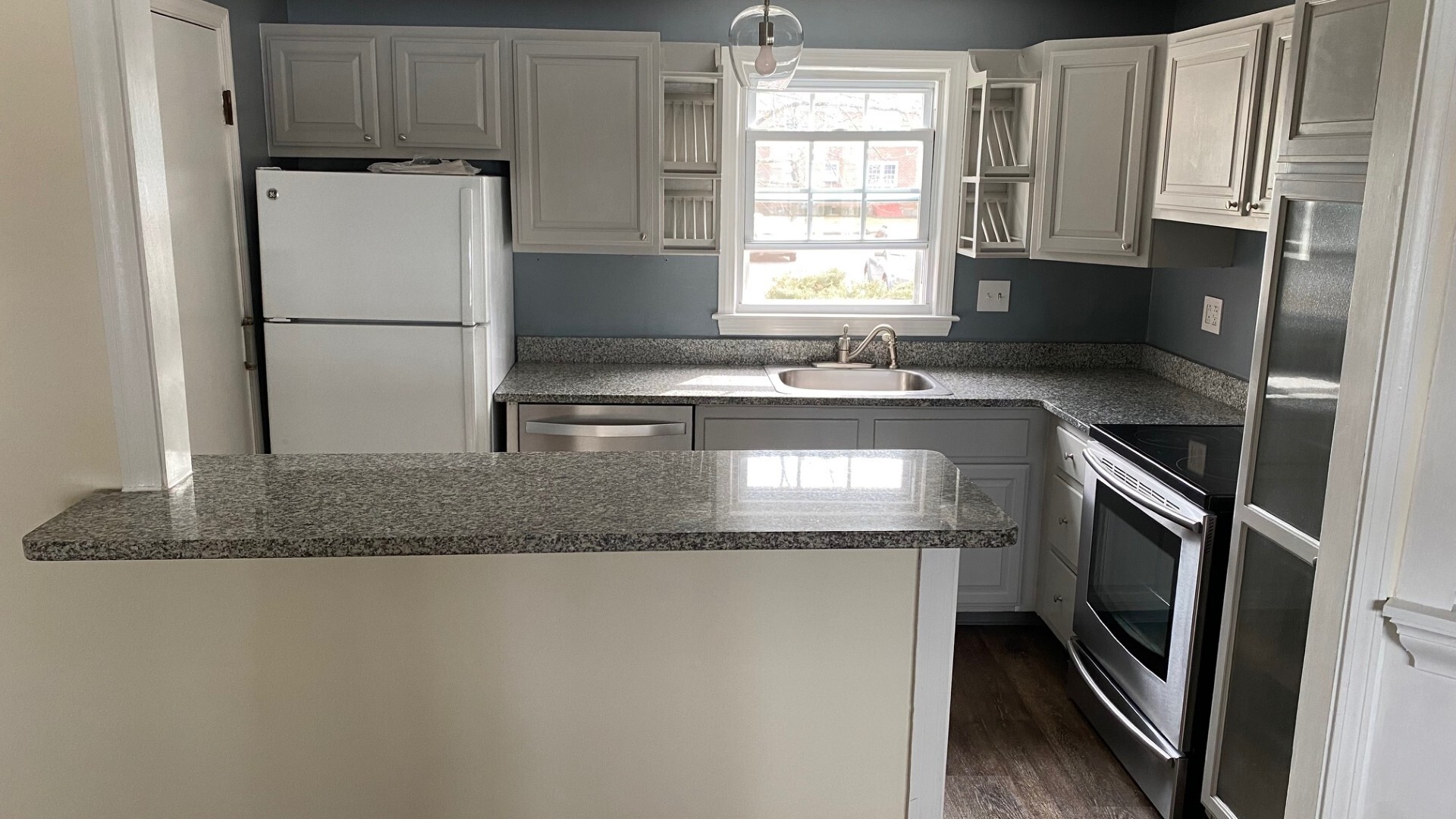 Building Photo - 33 Grandview Dr