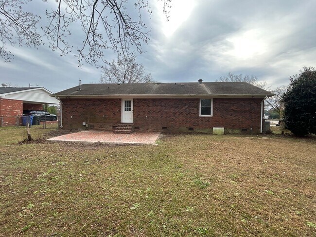 Building Photo - NEW LISTING!!!!!