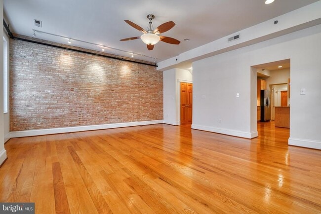 Primary Photo - 509 Cathedral St