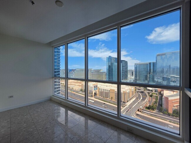 Building Photo - Fantastice High Rise with Full City Views!