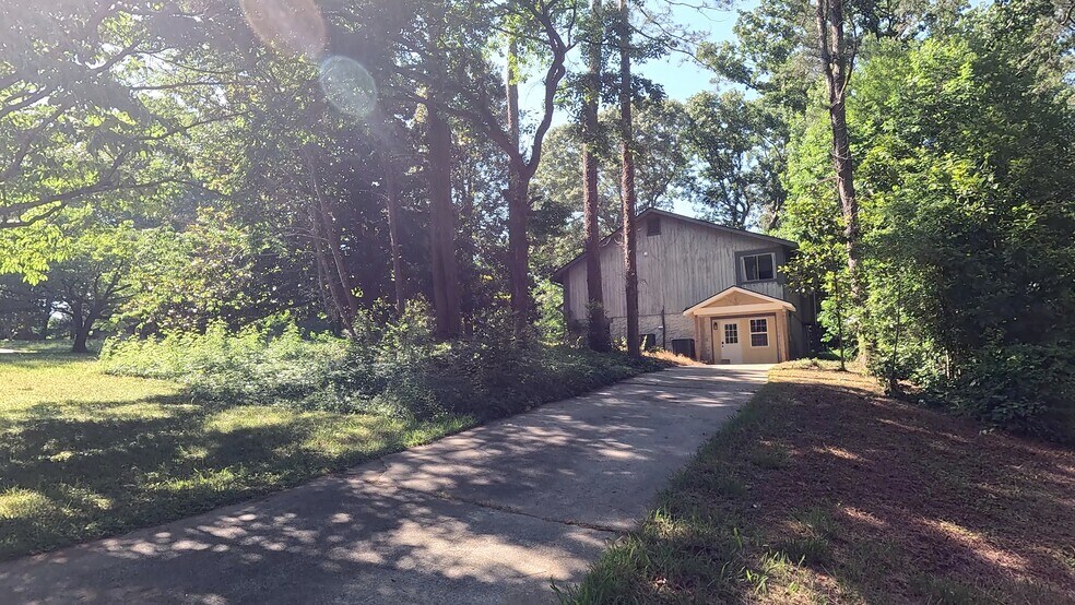 Building Photo - 2672 Suzanne Ln