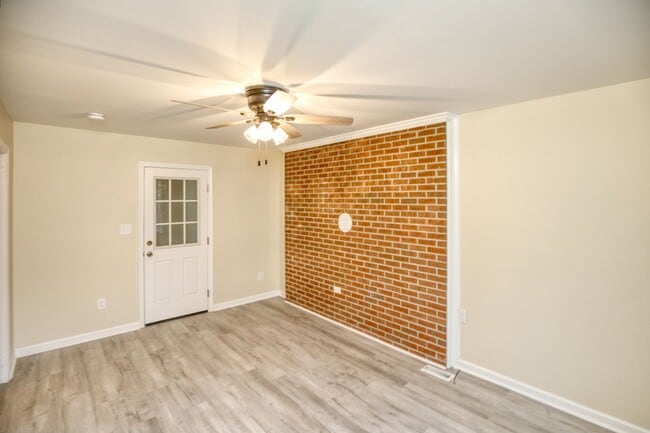 Building Photo - Great Location in Williamsburg!