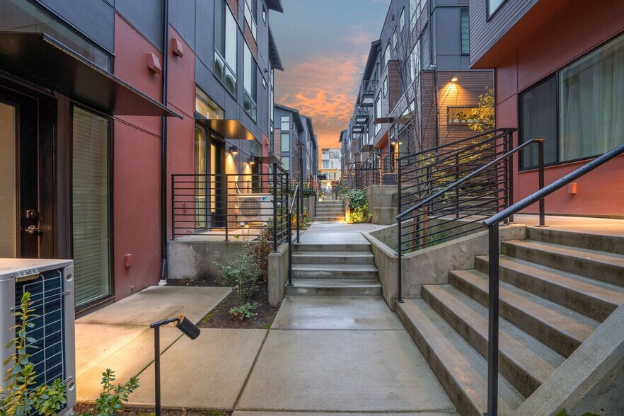 Building Photo - 2433 S Plum St