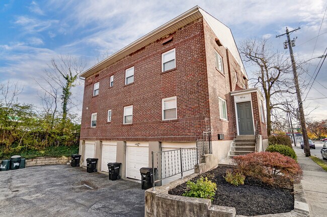 Building Photo - 6110 Webbland Plz