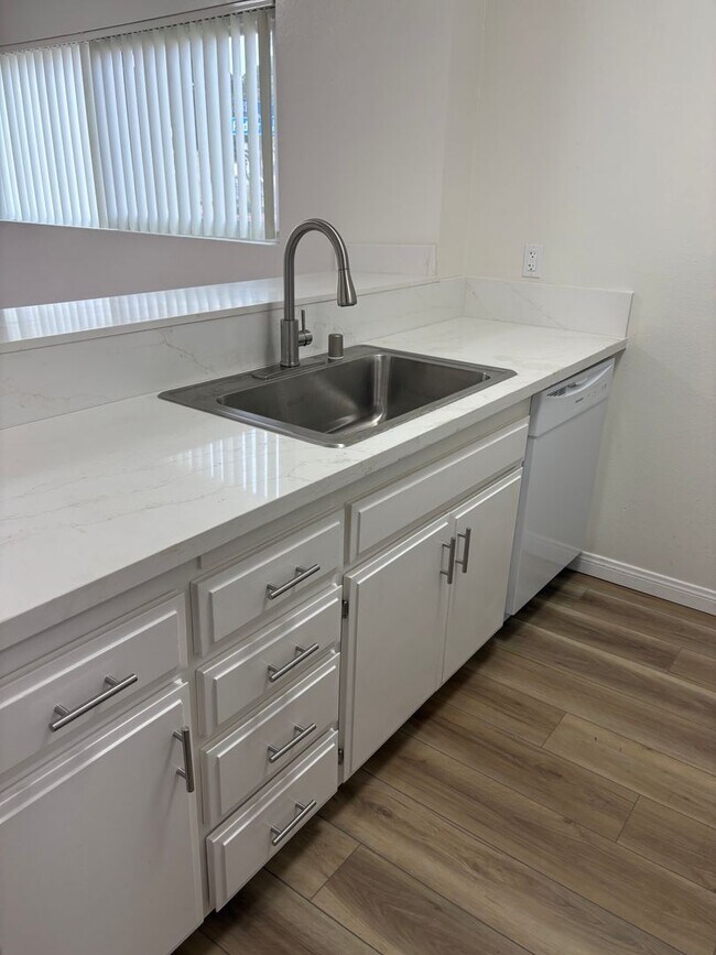 Building Photo - hbr4882