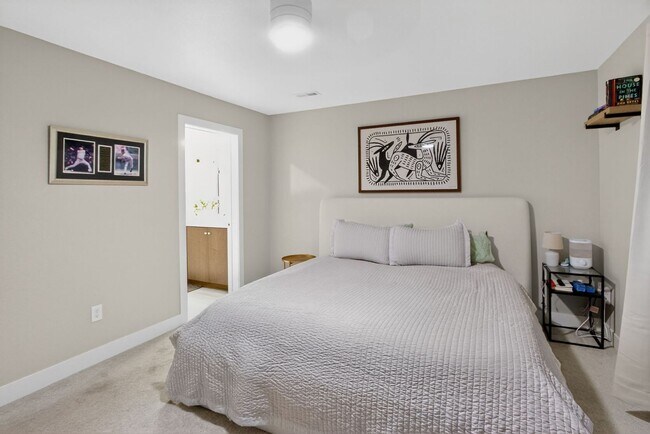 Building Photo - 16370 Alzere Pl