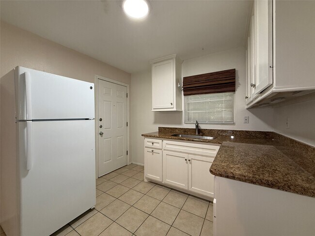 Building Photo - 1320 Heights Blvd