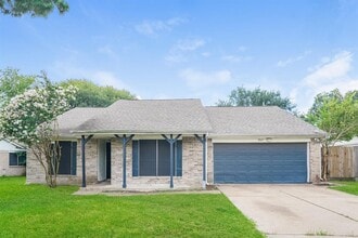 Building Photo - 17927 Lake Manor Dr