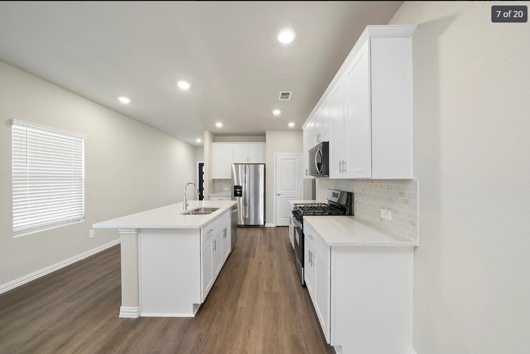 Building Photo - 609 Hemingway Ln