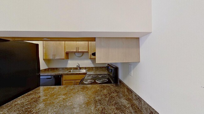 Building Photo - Lower 1 Bedroom 1 Bathroom Apartment Available