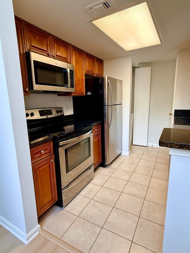 Building Photo - 10520 Beacon Ridge Dr