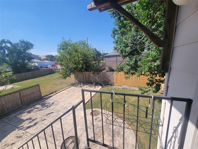 Building Photo - 2406 Huldy St