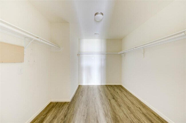 Building Photo - 16003 Peach Bluff Ln