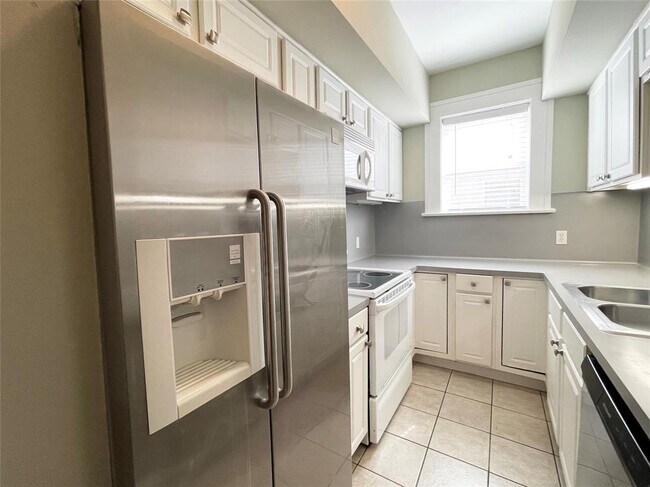 Building Photo - 711 Fargo St