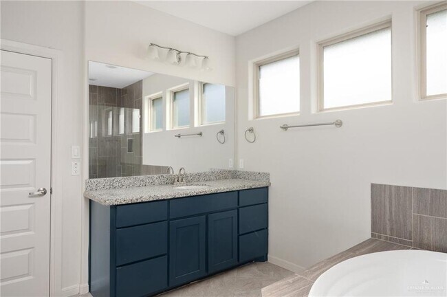 Building Photo - 21 Escondido Pass