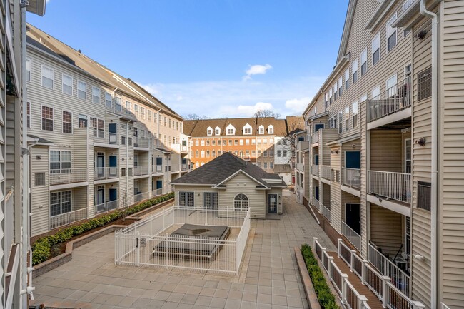 Building Photo - 2651 Park Tower Dr