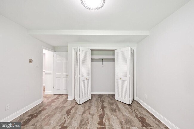 Building Photo - 7732 Canal Ct