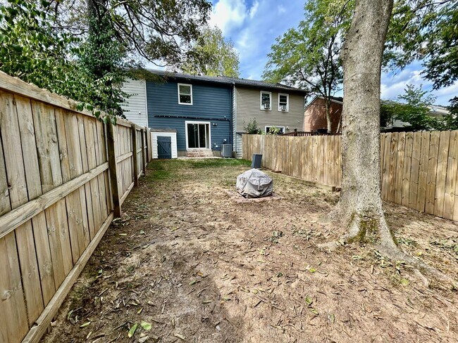 Building Photo - 2 Bed 1.5 Bath in Lexington!