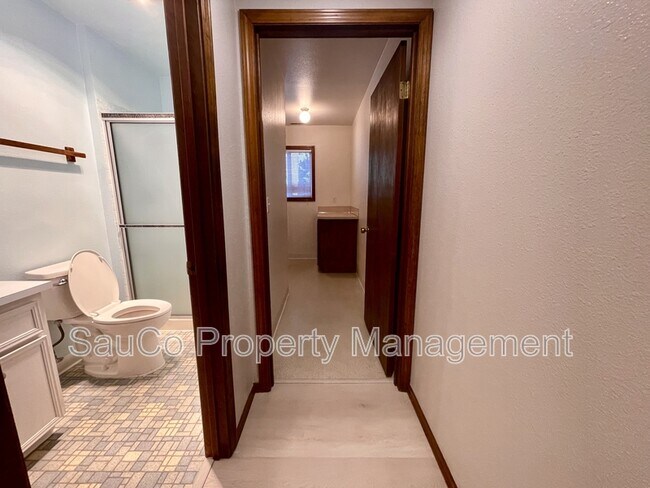 Building Photo - 324 SE 30th Ave