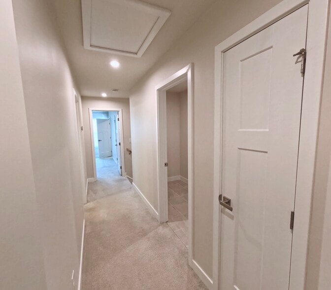 Building Photo - 1037 Clendening Dr