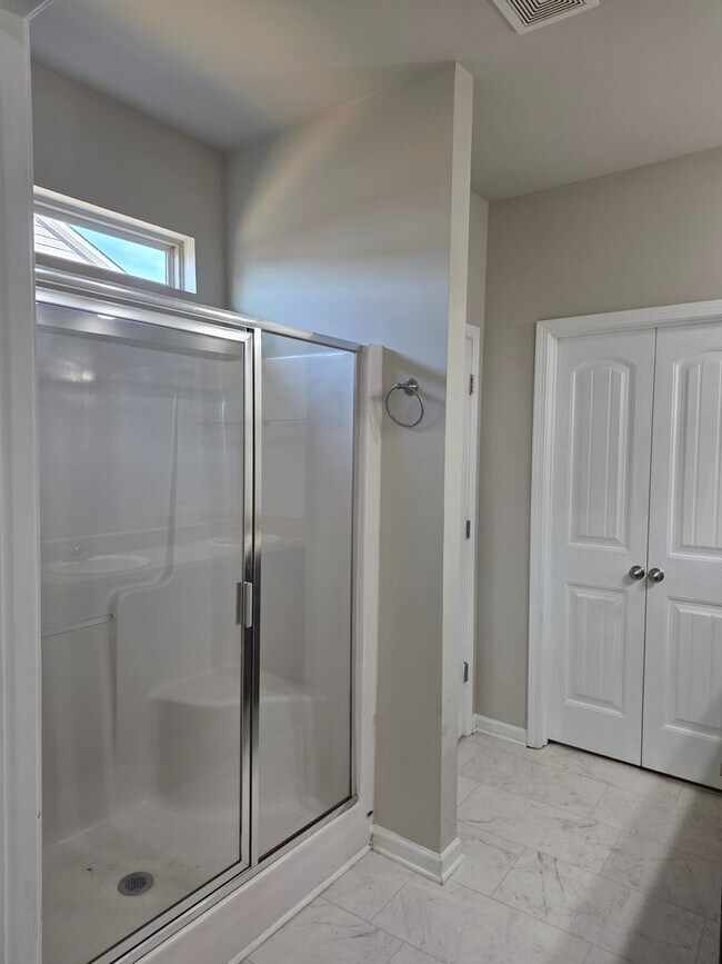 Building Photo - Beautiful 4 bed 2.5 bath home located in Cartersville