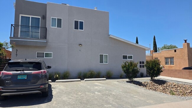 Building Photo - 317 Princeton Dr SE