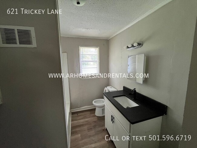 Building Photo - 621 W Trickey Ln
